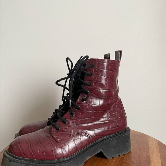 Burgundy Croc-Embossed Combat Boots with Chunky Sole size 6 - Picture 4 of 9
